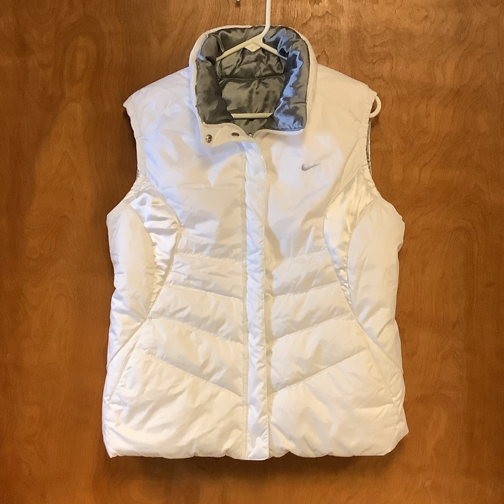 Nike Women’s Reversible ‘Duck Down’ Puffer Vest Jacket White/Gray Size Large